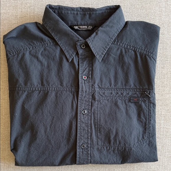 Arc'teryx Men's Black Casual Button Down Shirt - Picture 5 of 5